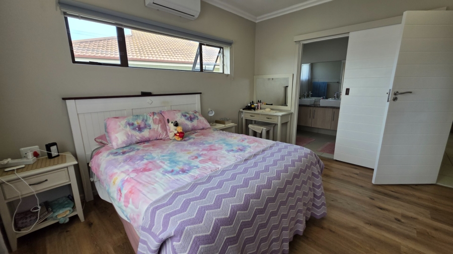 2 Bedroom Property for Sale in Heiderand Western Cape